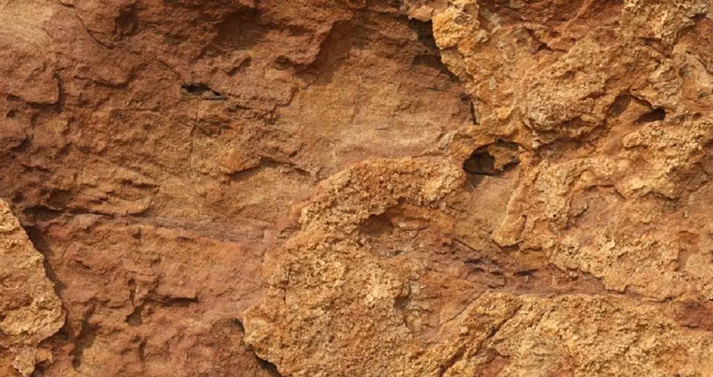Mining facility with membrane treatment system and digital AI interface illustrating Gradiant’s RO Infinity and SmartOps AI technology for sustainable recovery of lithium, nickel, and cobalt.