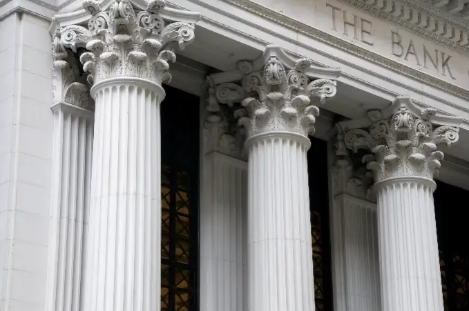Facade of a classical-style bank building with ornate Corinthian columns, representing HSBC’s institutional strength and partnership with Gradiant to support global financing for sustainable water solutions.