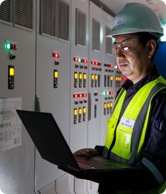 Bediener von Gradiant bei der Überprüfung der Wasserleistung